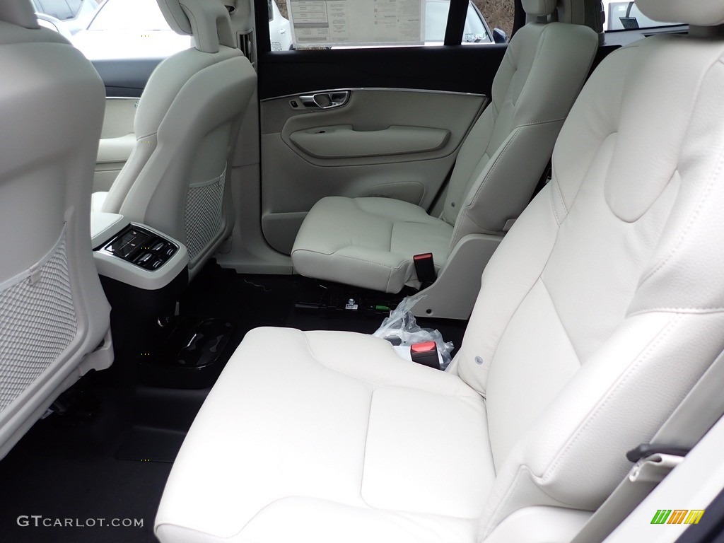 2020 Volvo XC90 T6 AWD Momentum Rear Seat Photo #136750611