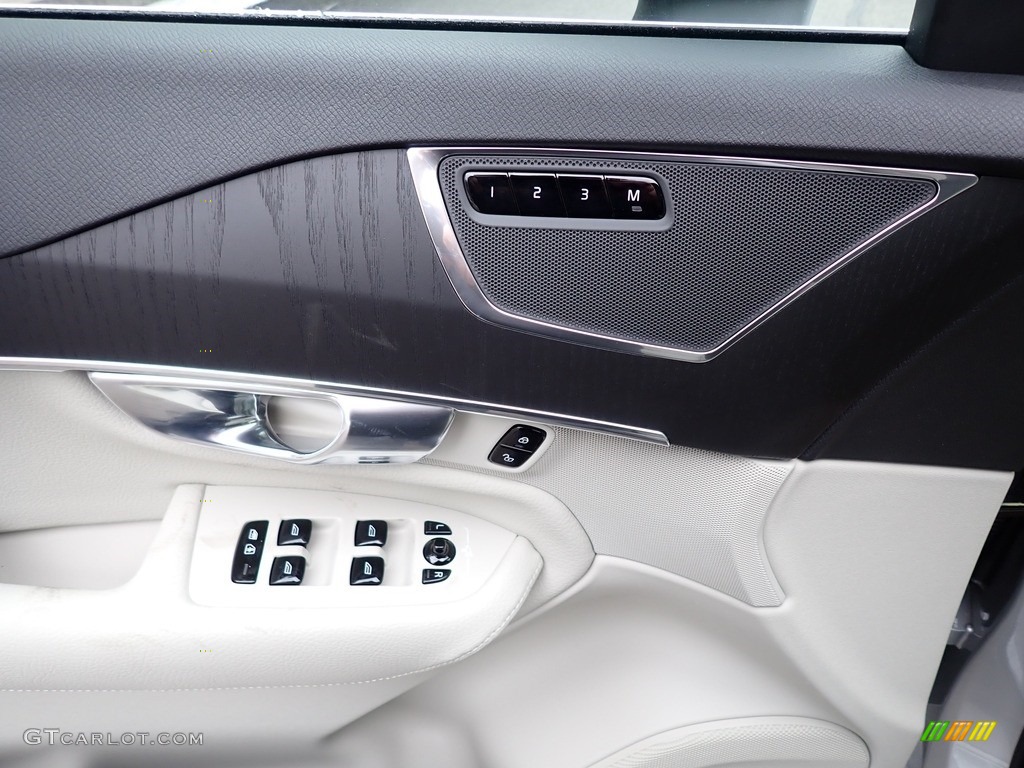 2020 Volvo XC90 T6 AWD Momentum Blond Door Panel Photo #136750662