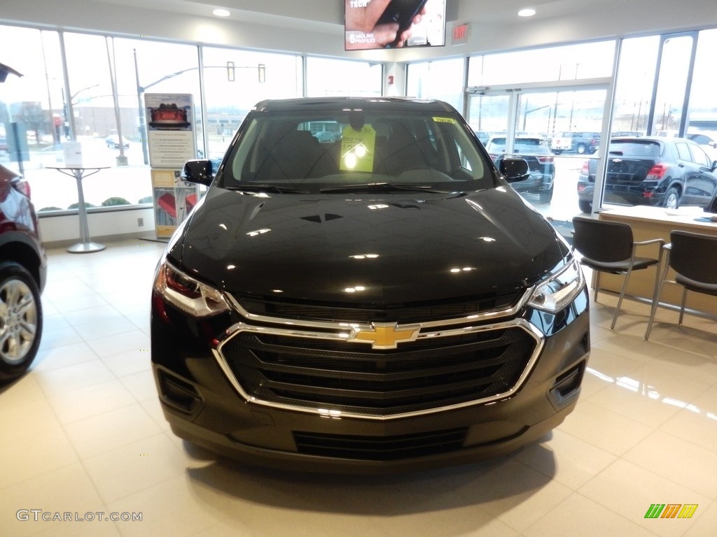 2020 Traverse LS - Mosaic Black Metallic / Jet Black photo #2