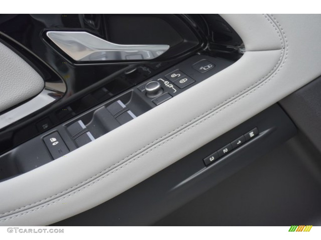 2020 Range Rover Evoque SE - Indus Silver Metallic / Cloud photo #22