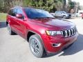 Front 3/4 View of 2020 Grand Cherokee Laredo 4x4