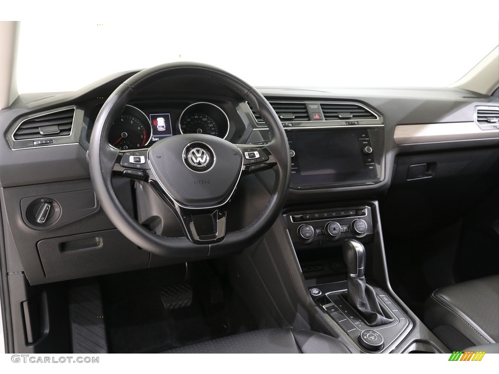2019 Volkswagen Tiguan SE 4MOTION Titan Black Dashboard Photo #136832530