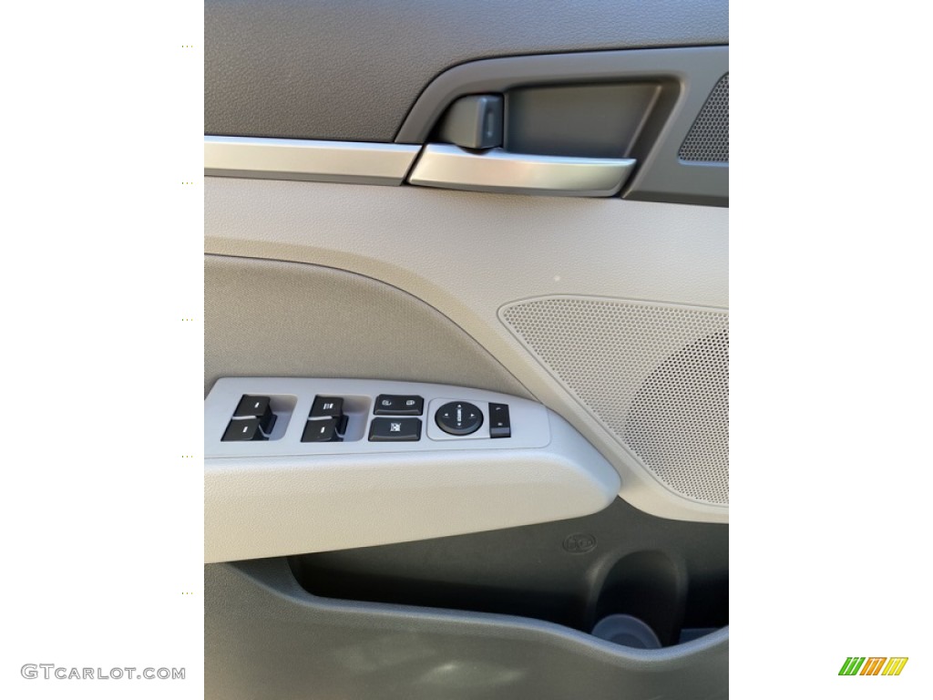 2020 Hyundai Elantra SEL Gray Door Panel Photo #136838257