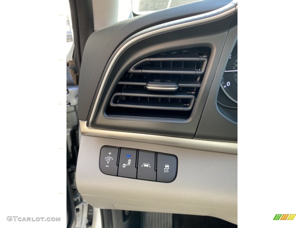 2020 Hyundai Elantra SEL Controls Photo #136838275