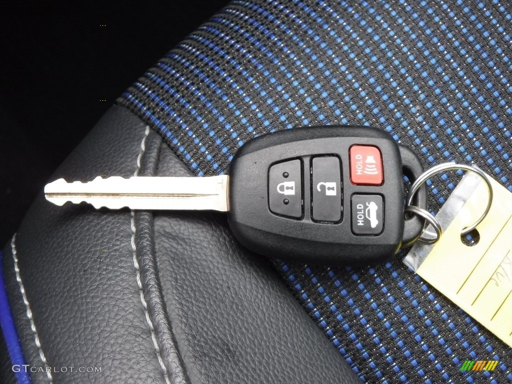 2019 Toyota Corolla SE Keys Photos