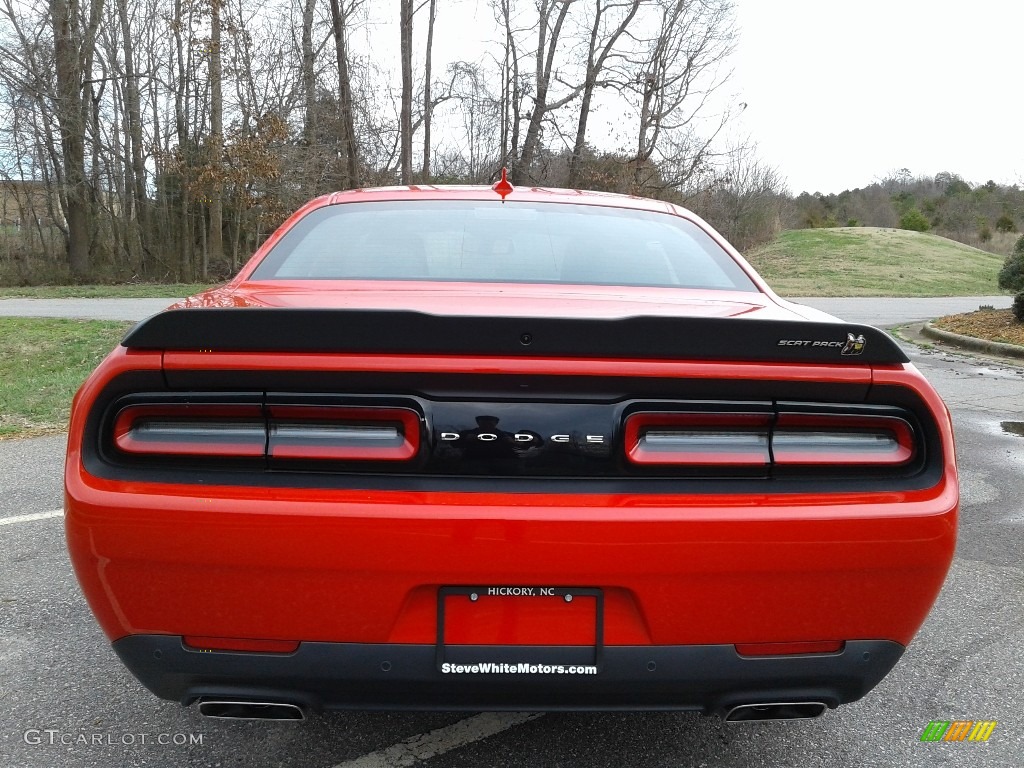 2020 Challenger R/T Scat Pack - TorRed / Black Houndstooth photo #7