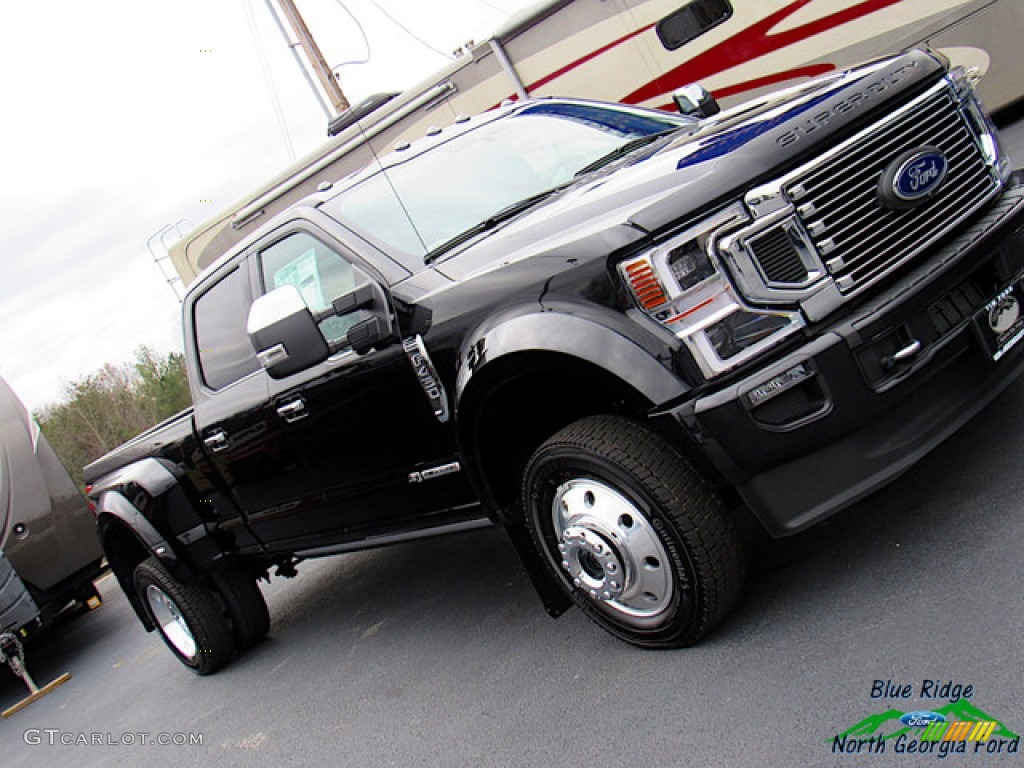 2020 F450 Super Duty Platinum Crew Cab 4x4 - Agate Black / Dark Marsala photo #40