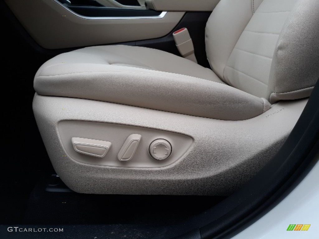 2020 Toyota Highlander XLE AWD Front Seat Photo #136881819