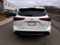 2020 Blizzard White Pearl Toyota Highlander XLE AWD  photo #48