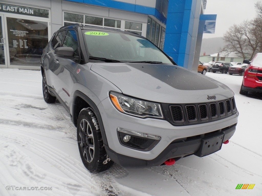 2019 Compass Trailhawk 4x4 - Billet Silver Metallic / Black/Ruby photo #4