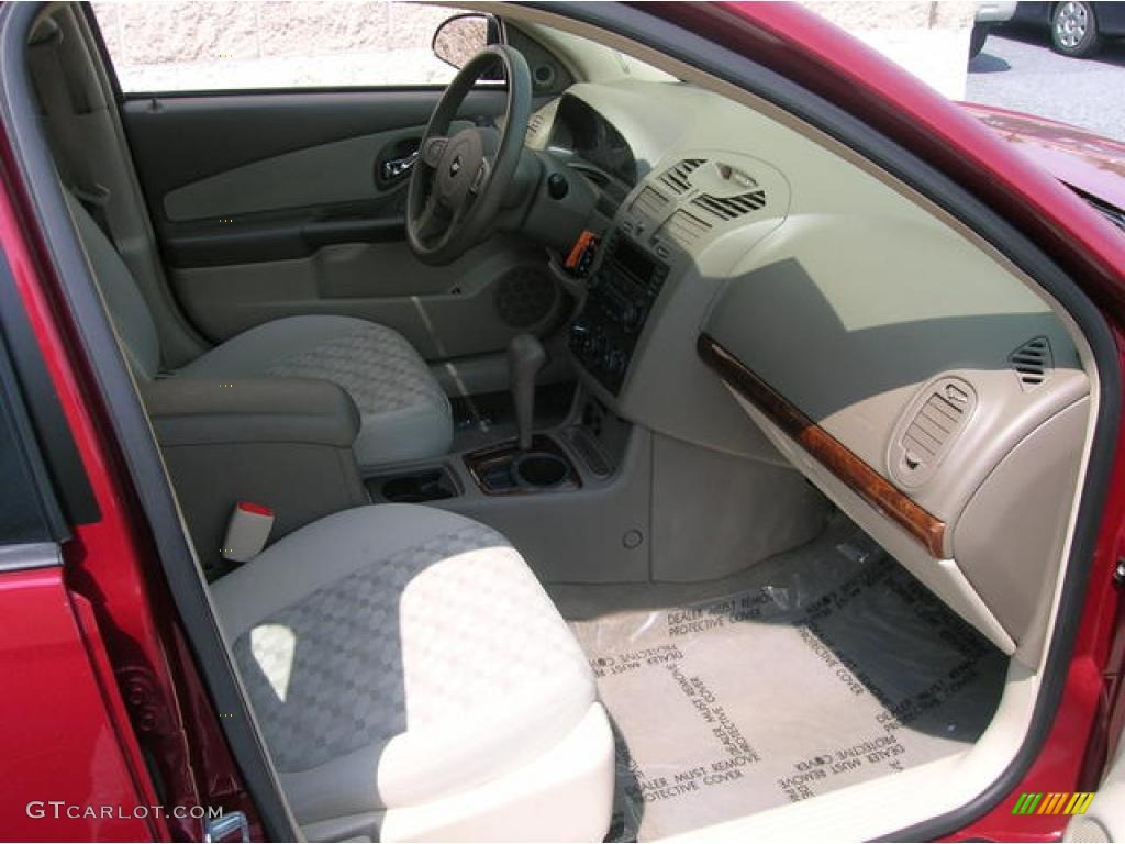 2005 Malibu Maxx LS Wagon - Sport Red Metallic / Neutral Beige photo #5