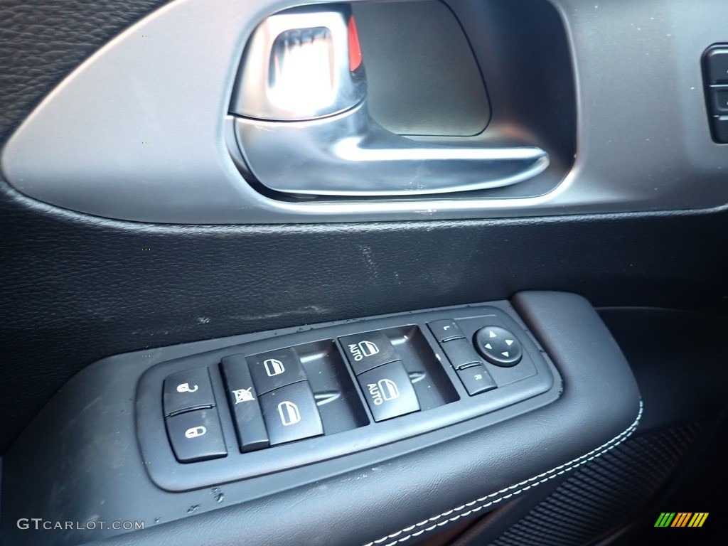 2020 Chrysler Pacifica Touring L Controls Photo #136895994