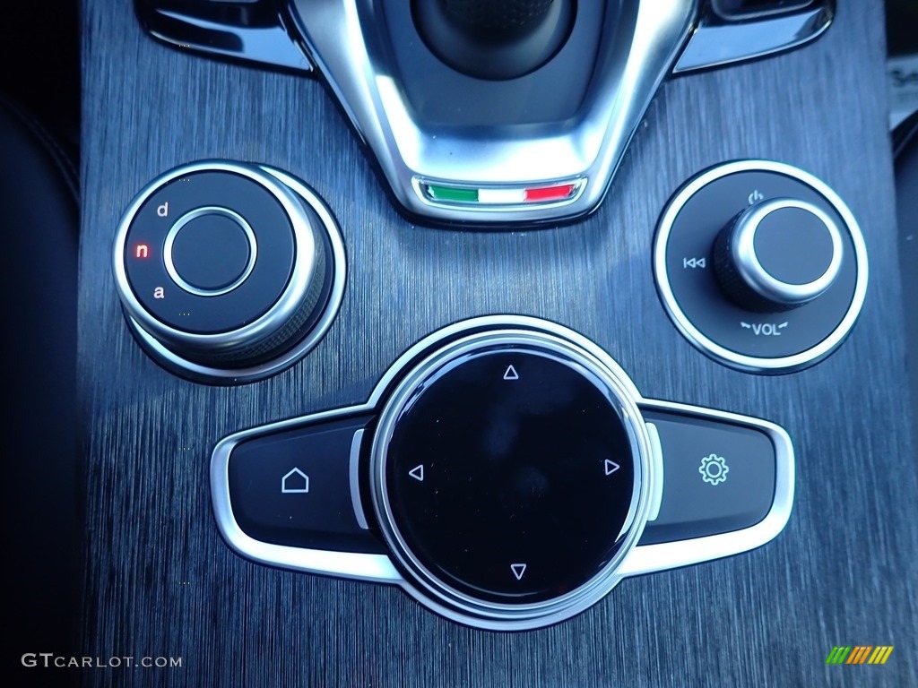 2020 Alfa Romeo Stelvio AWD Controls Photo #136897272