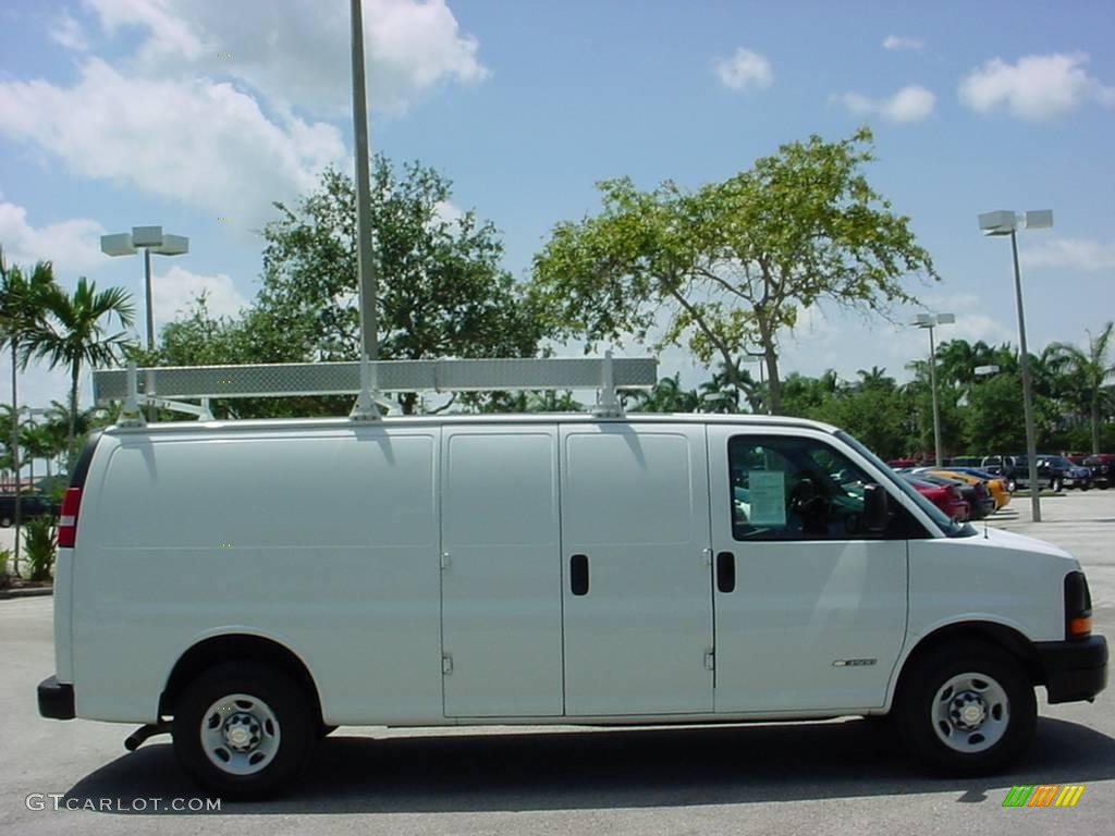 2004 Express 3500 Extended Commercial Van - Summit White / Medium Dark Pewter photo #2