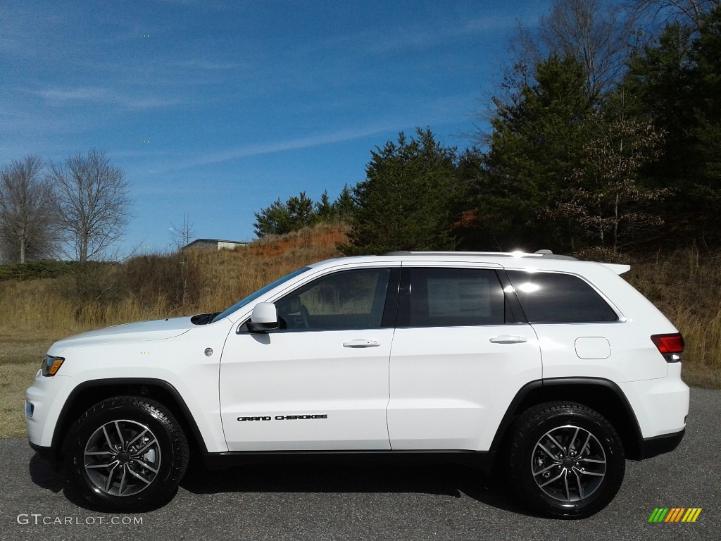 2020 Grand Cherokee Laredo 4x4 - Bright White / Black photo #1