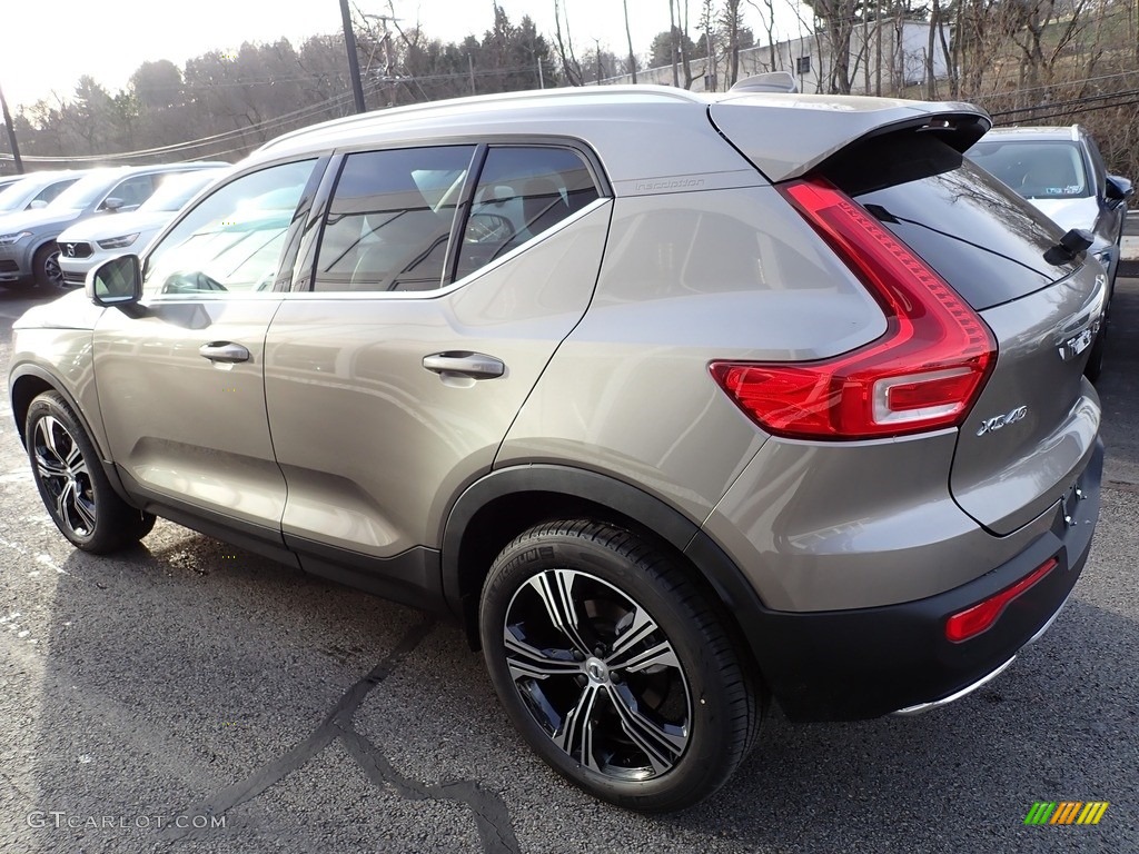 2020 XC40 T5 Inscription AWD - Pebble Grey Metallic / Blond/Charcoal photo #4