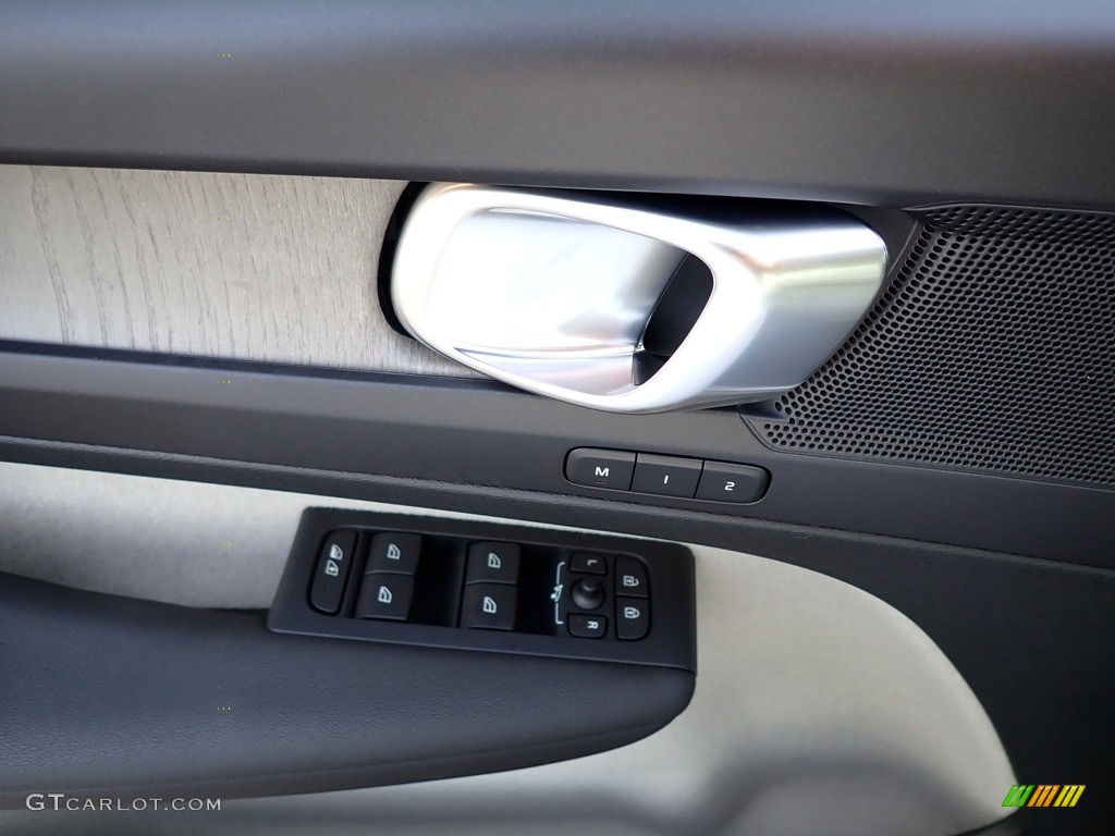 2020 Volvo XC40 T5 Inscription AWD Controls Photo #136926378