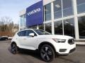 Front 3/4 View of 2020 XC40 T5 Momentum AWD