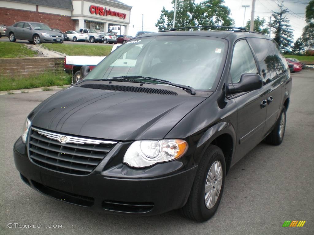 2007 Town & Country LX - Brilliant Black Crystal Pearl / Medium Slate Gray photo #1