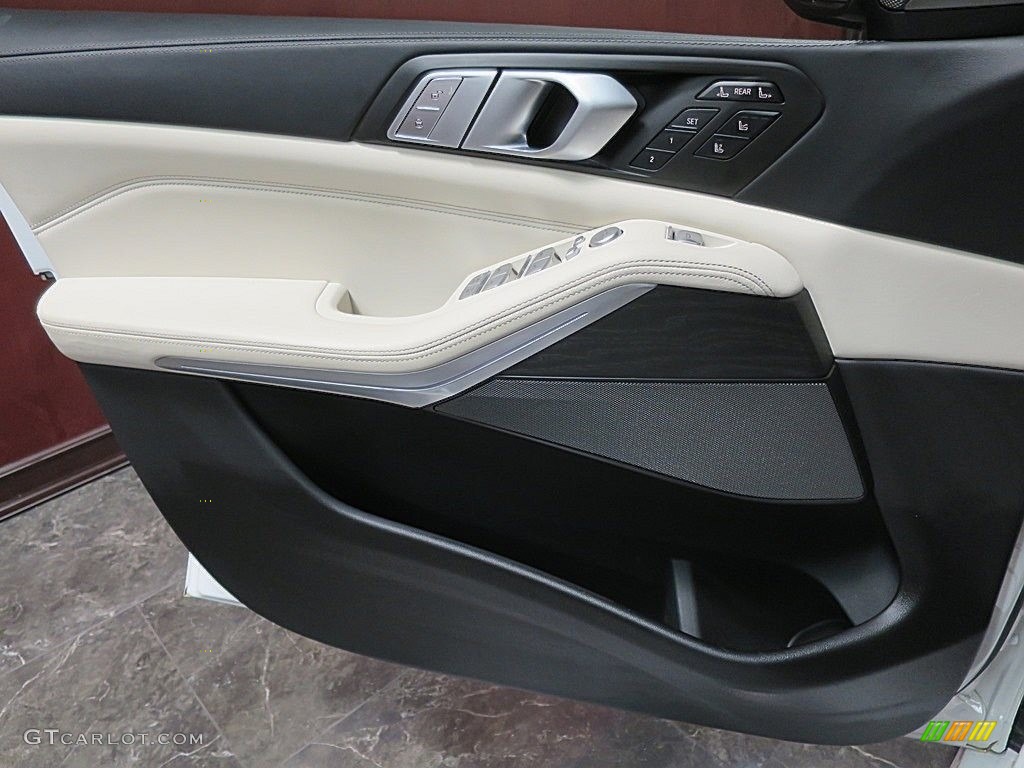 2019 BMW X7 xDrive50i Ivory White Door Panel Photo #136934559