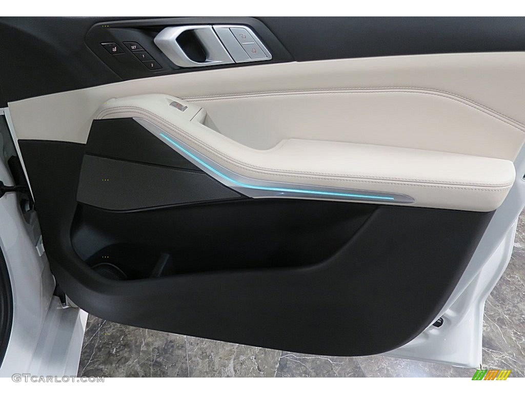 2019 BMW X7 xDrive50i Door Panel Photos