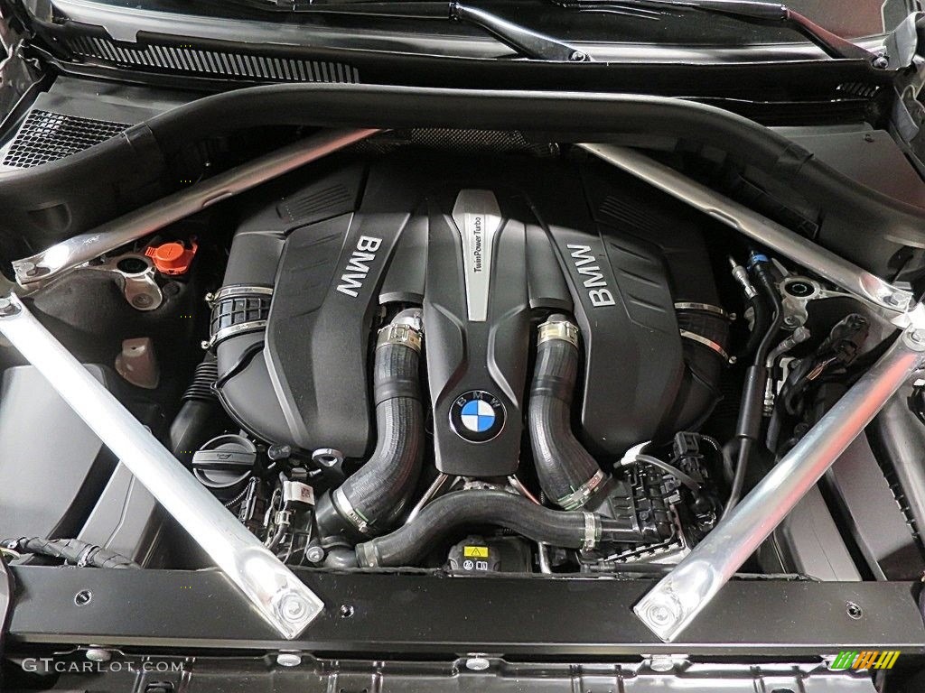 2019 BMW X7 xDrive50i Engine Photos