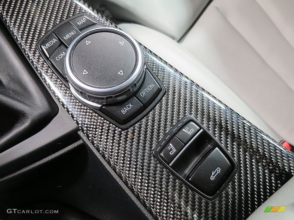 2017 BMW M4 Convertible Controls Photo #136936710