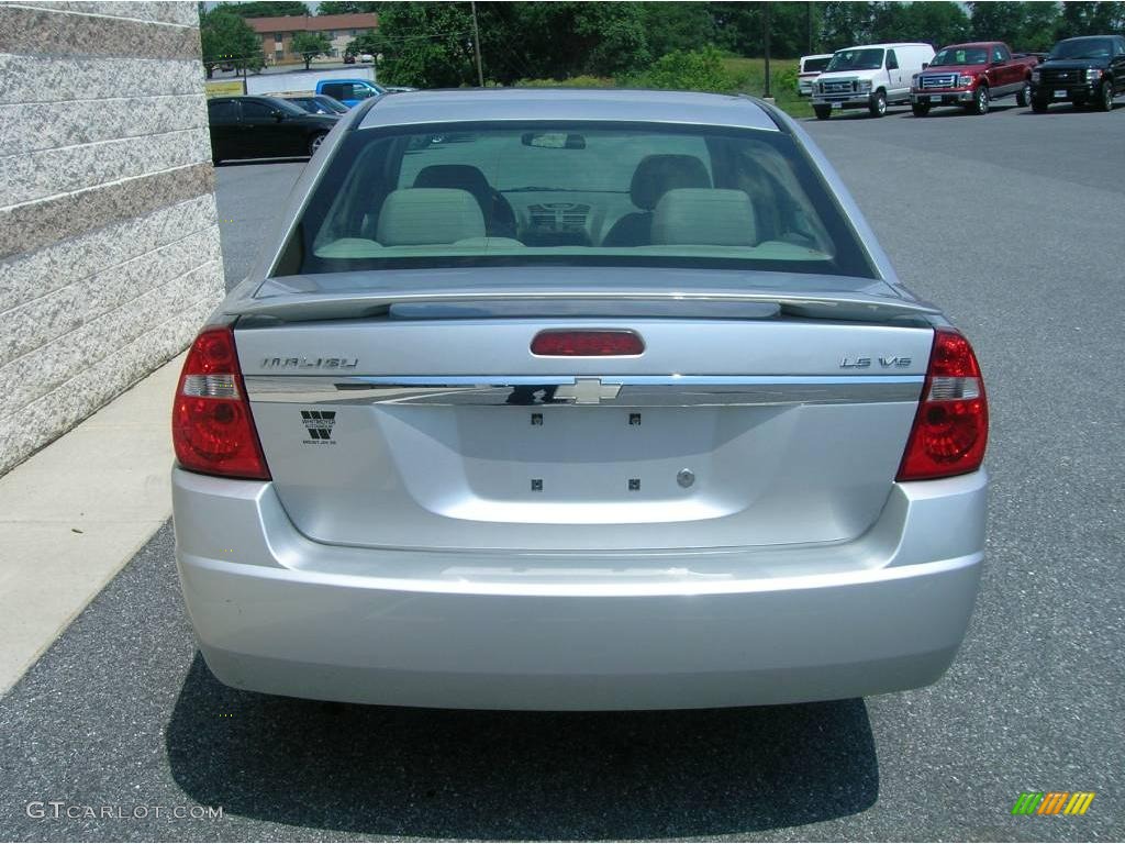 2005 Malibu LS V6 Sedan - Galaxy Silver Metallic / Gray photo #8