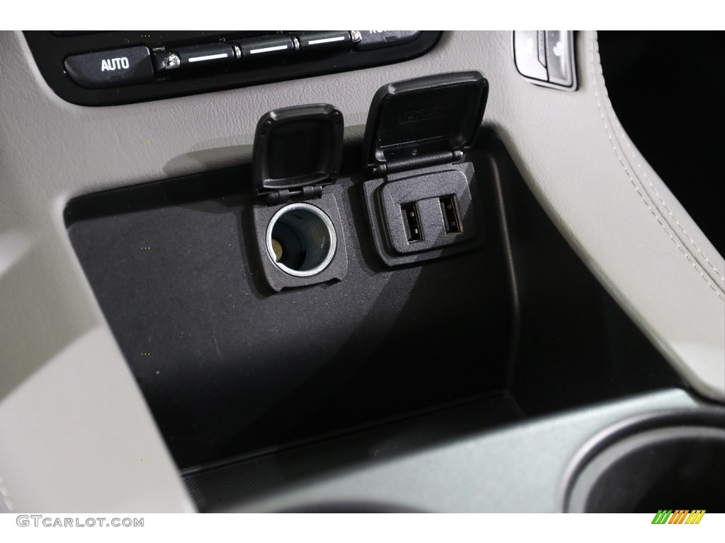 2019 Suburban LT 4WD - Silver Ice Metallic / Jet Black photo #16