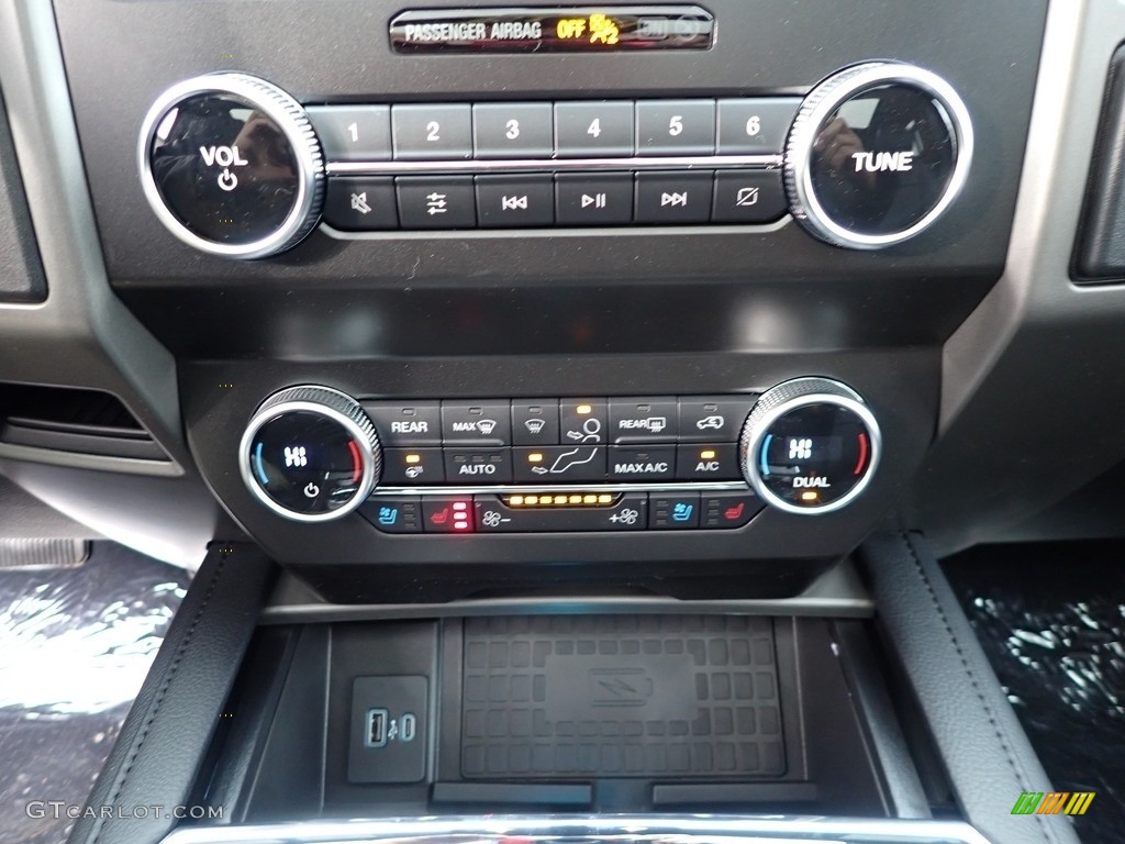 2020 Ford Expedition XLT 4x4 Controls Photo #136953942