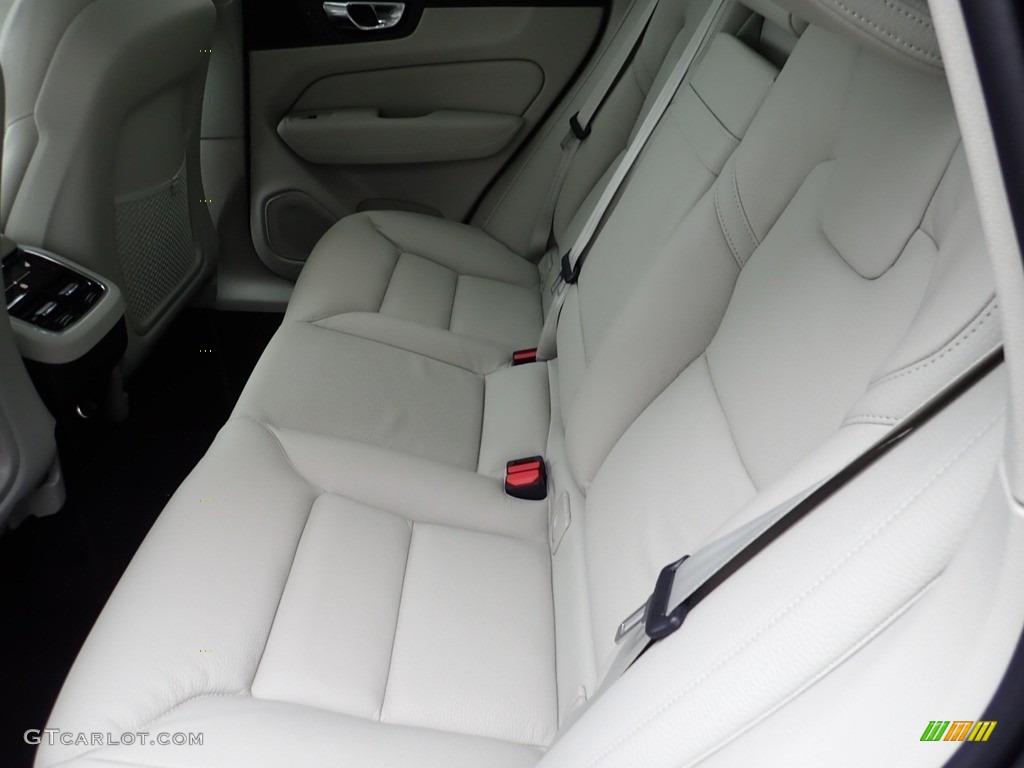 2020 Volvo XC60 T6 AWD Inscription Rear Seat Photos