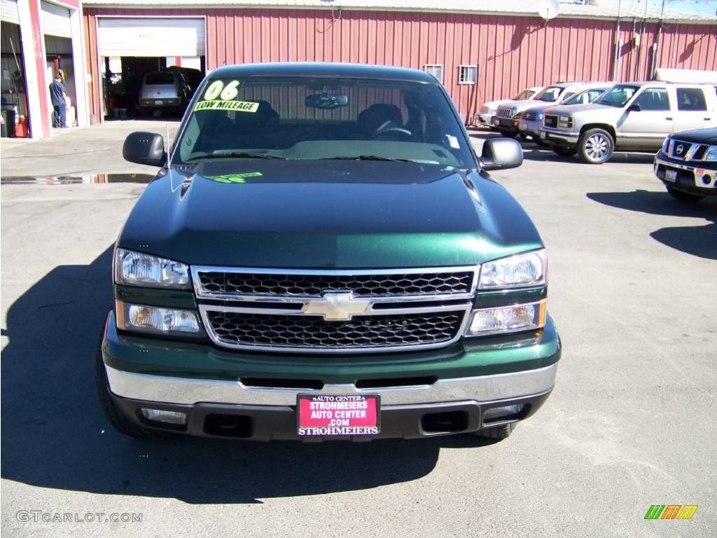 2006 Silverado 1500 LS Extended Cab - Dark Green Metallic / Dark Charcoal photo #10