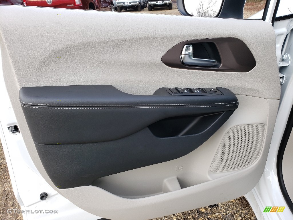 2020 Chrysler Voyager LX Alloy/Black Door Panel Photo #136969983