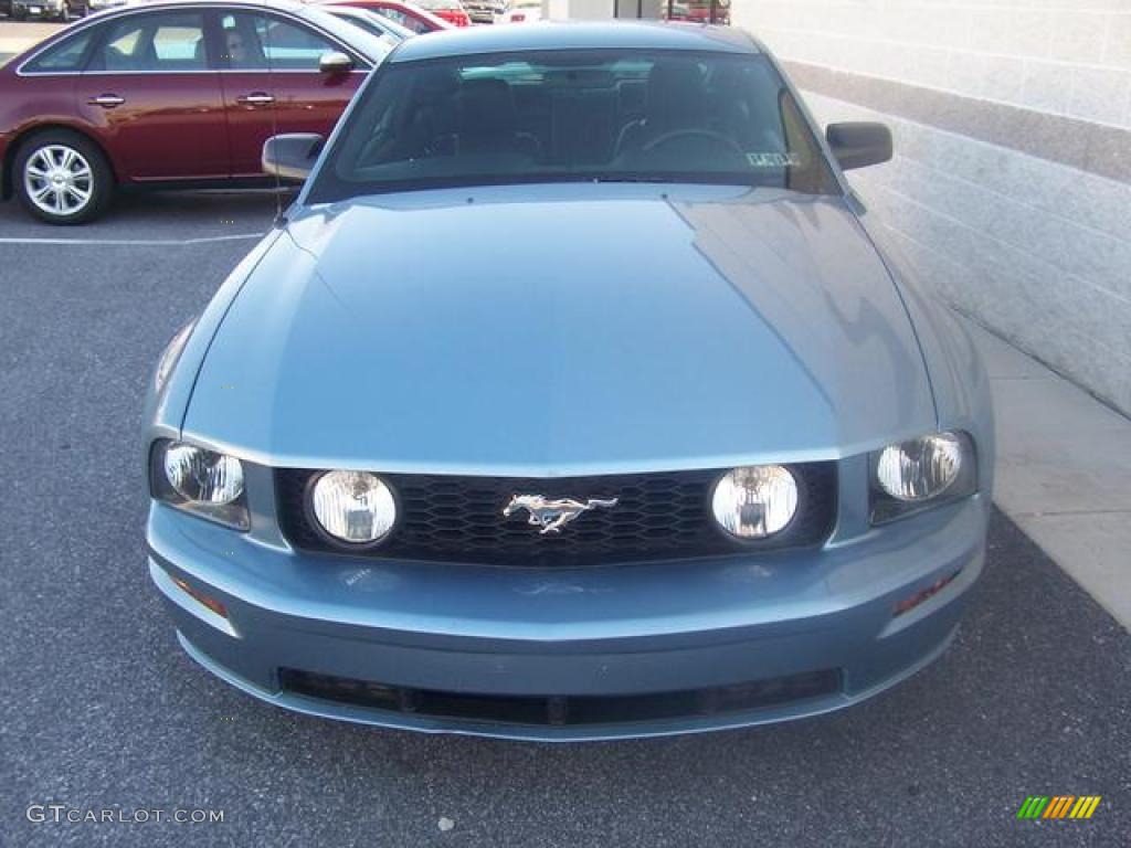 2005 Mustang GT Premium Coupe - Windveil Blue Metallic / Dark Charcoal photo #2