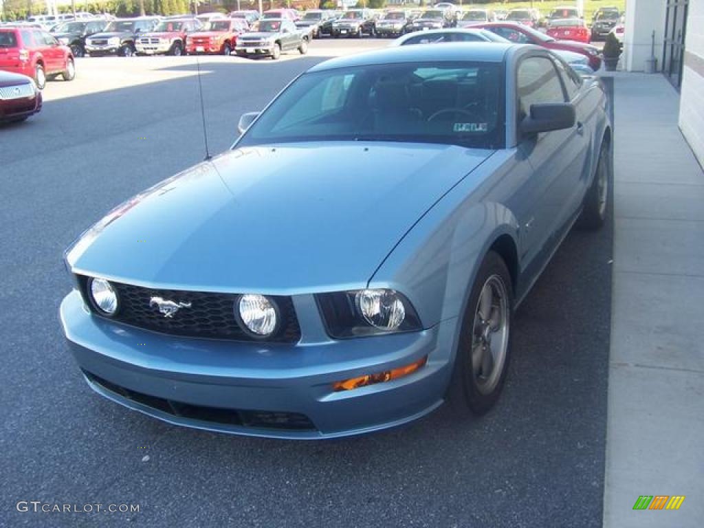 2005 Mustang GT Premium Coupe - Windveil Blue Metallic / Dark Charcoal photo #8