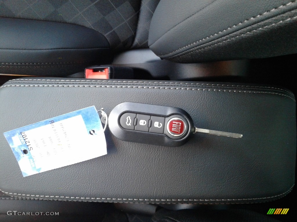 2020 Fiat 500L Pop Keys Photos