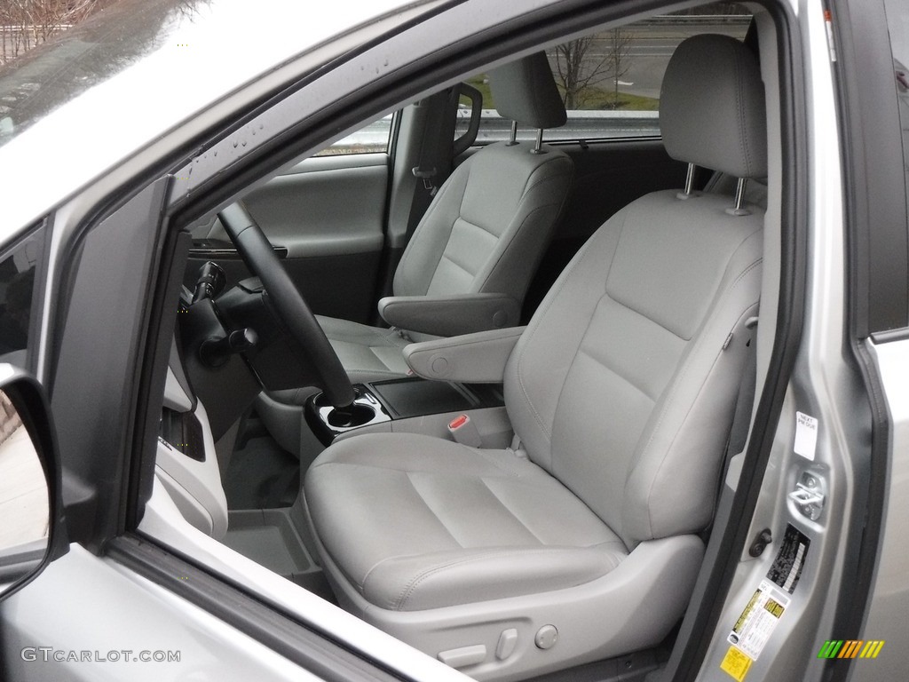 2020 Toyota Sienna XLE Front Seat Photo #137004103