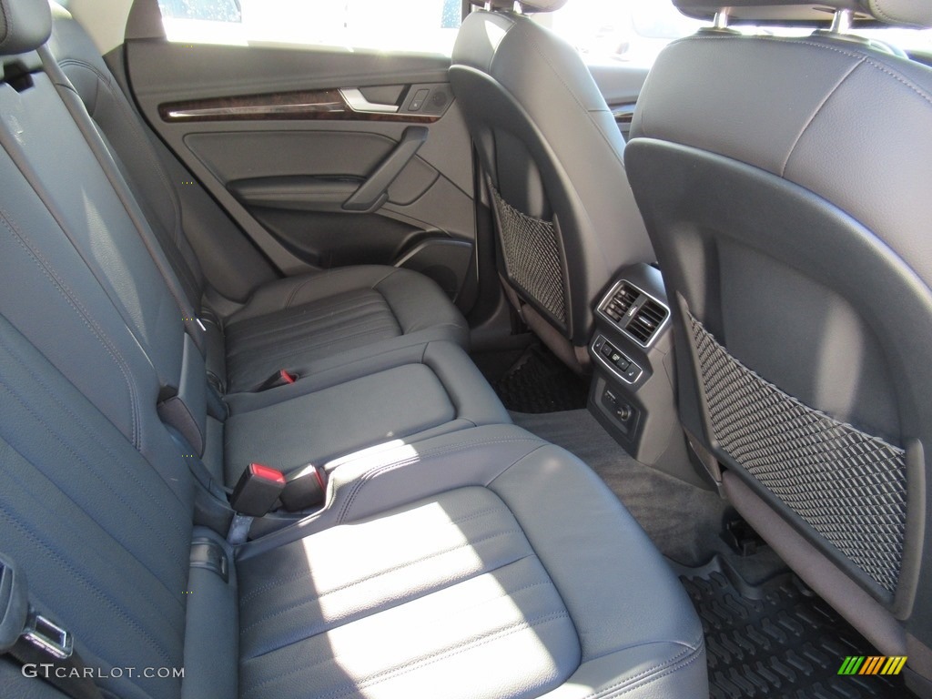 2019 Q5 Premium Plus quattro - Glacier White Metallic / Black photo #13