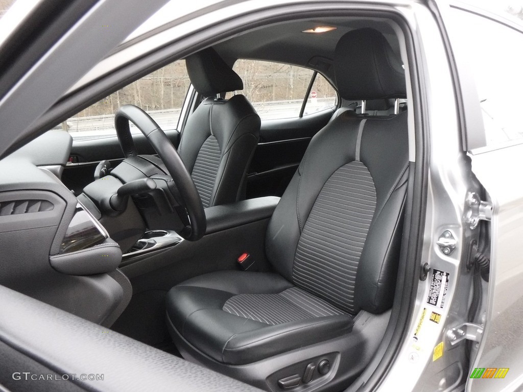 2019 Toyota Camry SE Front Seat Photo #137009470