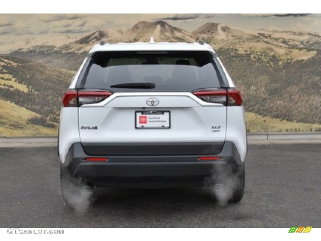 2019 RAV4 XLE AWD - Super White / Black photo #8