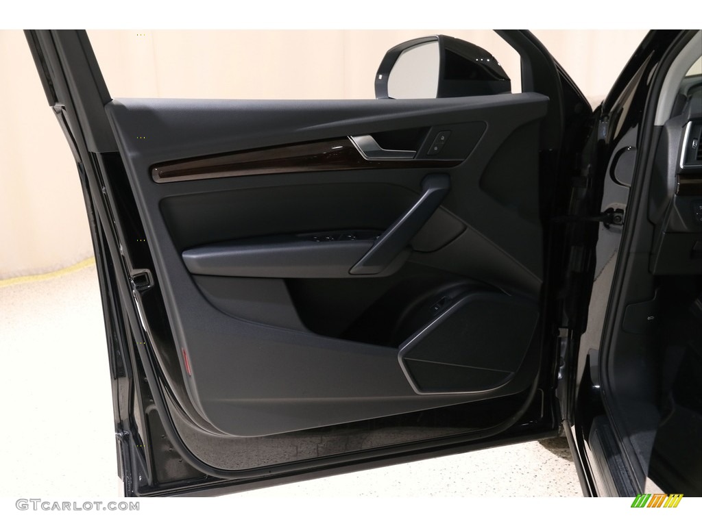 2019 Audi Q5 Premium quattro Black Door Panel Photo #137019168