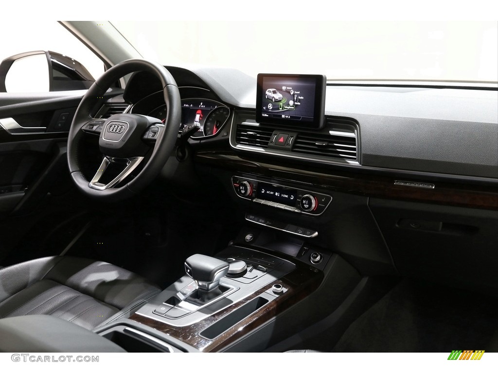 2019 Audi Q5 Premium quattro Black Dashboard Photo #137019897