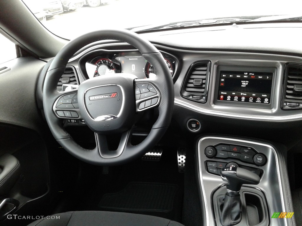 2020 Challenger R/T - Pitch Black / Black photo #17