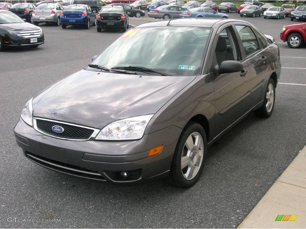 2006 Focus ZX4 SES Sedan - Liquid Grey Metallic / Dark Flint/Light Flint photo #3