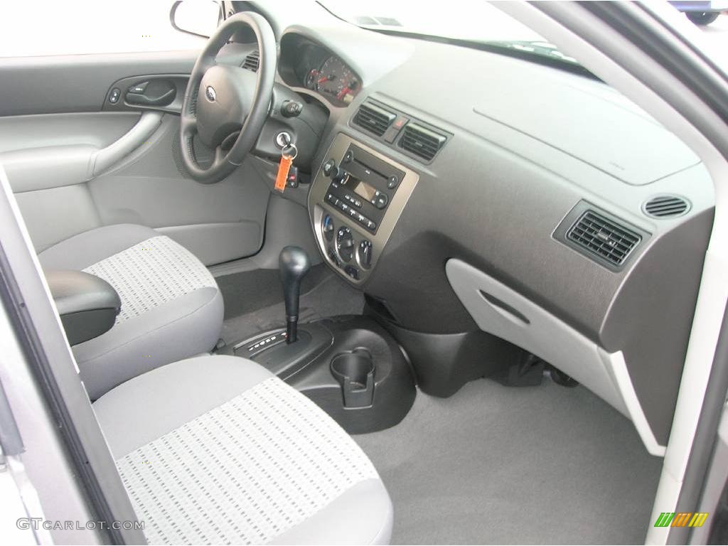 2006 Focus ZX4 SES Sedan - Liquid Grey Metallic / Dark Flint/Light Flint photo #5