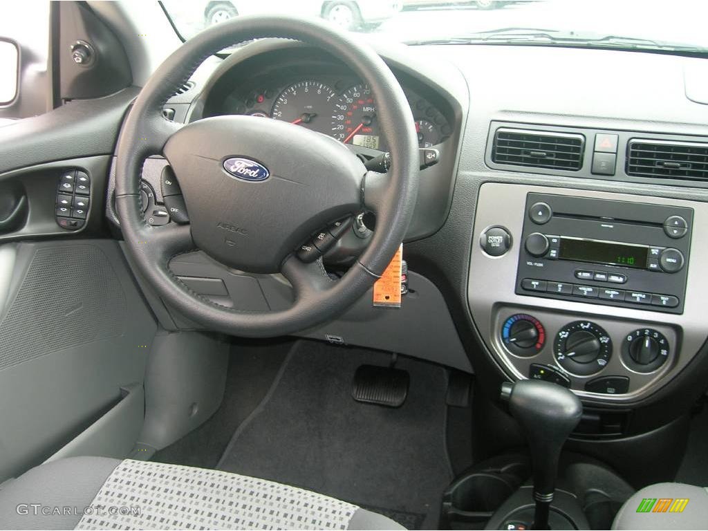 2006 Focus ZX4 SES Sedan - Liquid Grey Metallic / Dark Flint/Light Flint photo #7