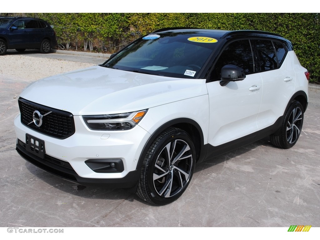 2019 Volvo XC40 T5 R-Design AWD Exterior Photos