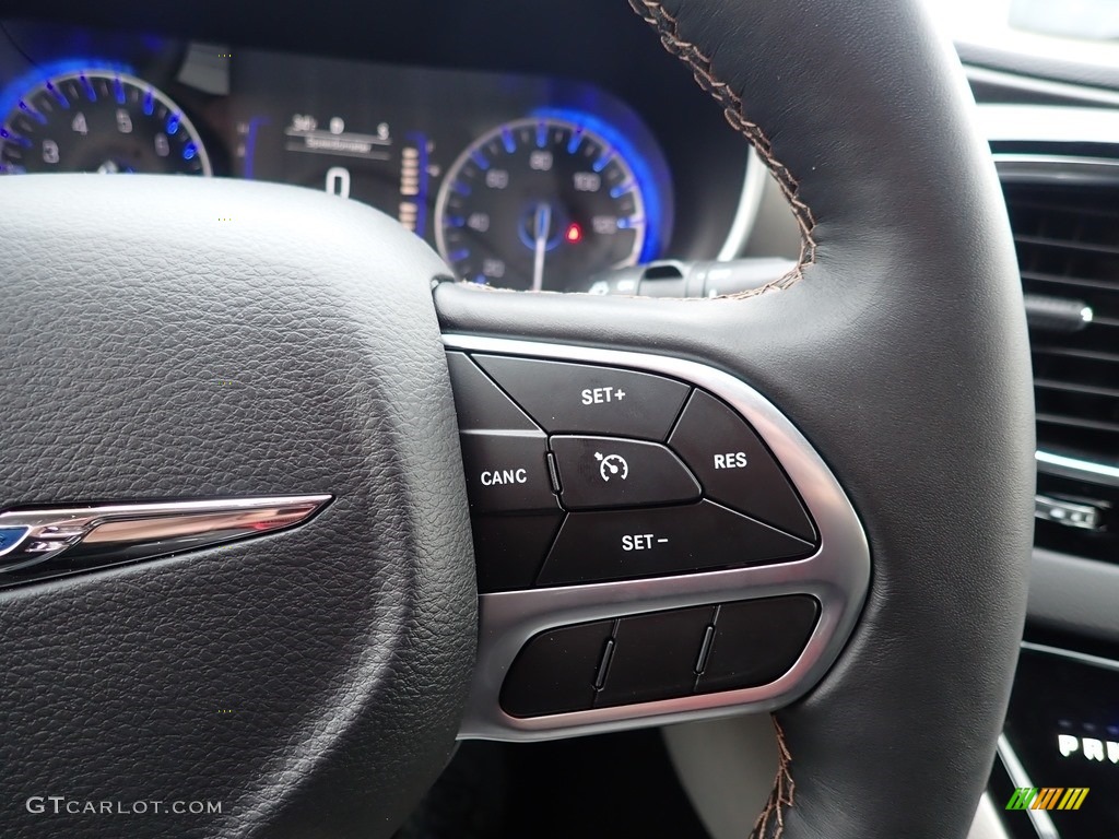 2020 Chrysler Pacifica Touring L Alloy/Black Steering Wheel Photo #137037177