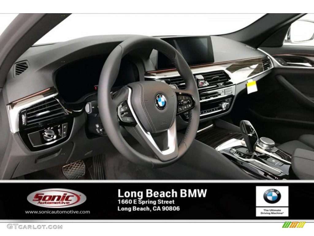 2020 5 Series 530i Sedan - Alpine White / Black photo #4