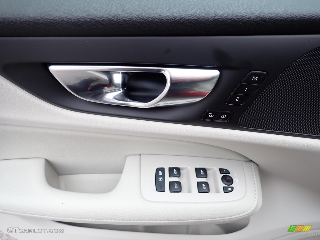 2020 Volvo S60 T6 AWD Momentum Controls Photo #137057961